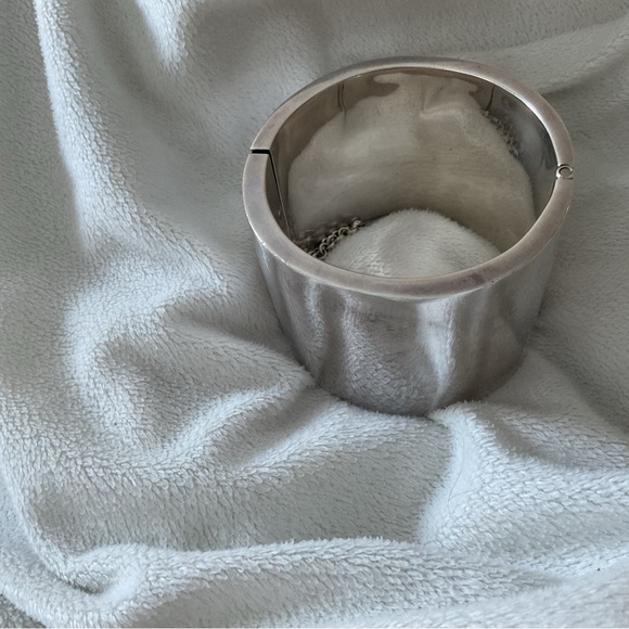 Elegant Silver Cuff Bracelet - Picture 2 of 9